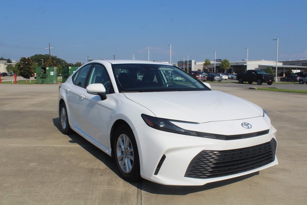 2025 Toyota Camry LE photo 4