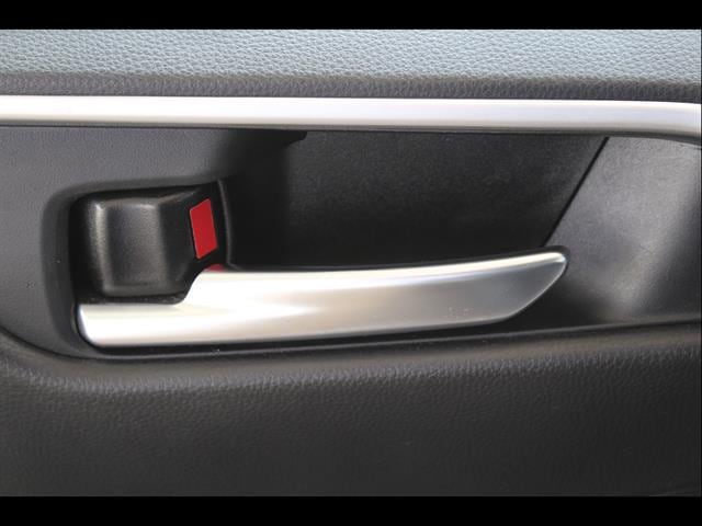 2025 Toyota RAV4 XLE - Photo 14
