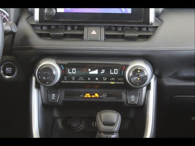 2024 Toyota RAV4 XLE - Photo 28
