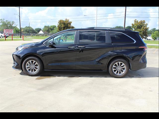 2023 Toyota Sienna XLE - Photo 10