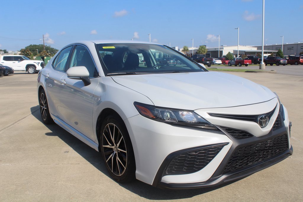 2023 Toyota Camry SE photo 4