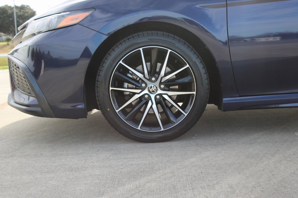 Used 2022 Toyota Camry SE with VIN 4T1G11AK1NU695666 for sale in Lafayette, LA
