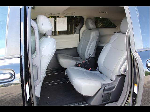2023 Toyota Sienna XLE - Photo 32