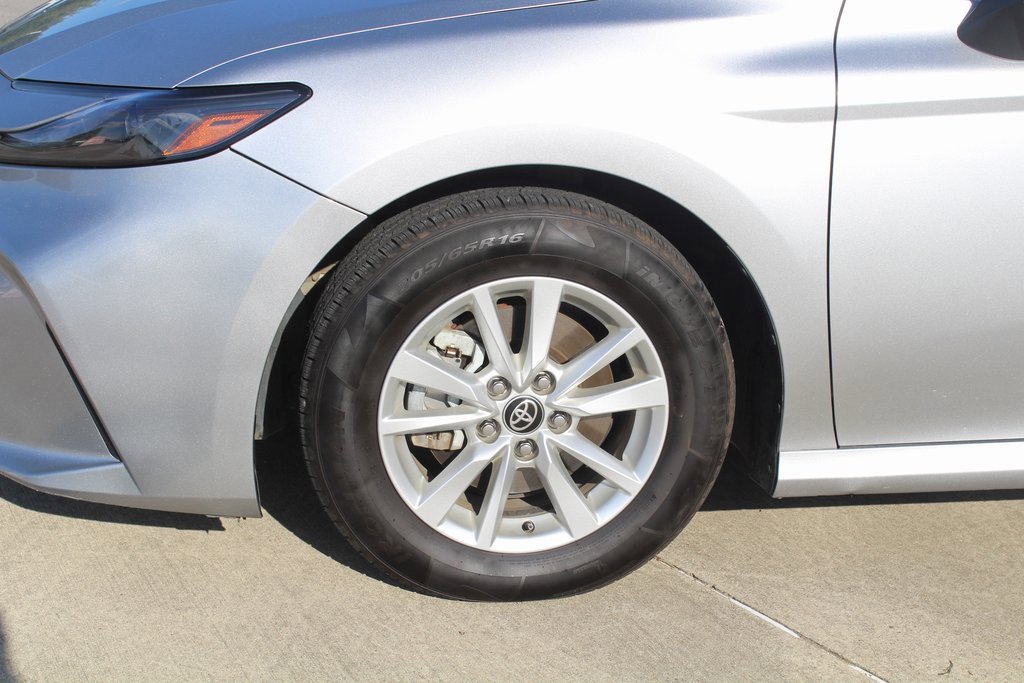 2025 Toyota Camry LE photo 2