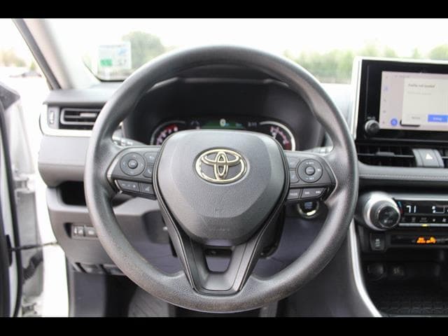 2023 Toyota RAV4 XLE - Photo 17