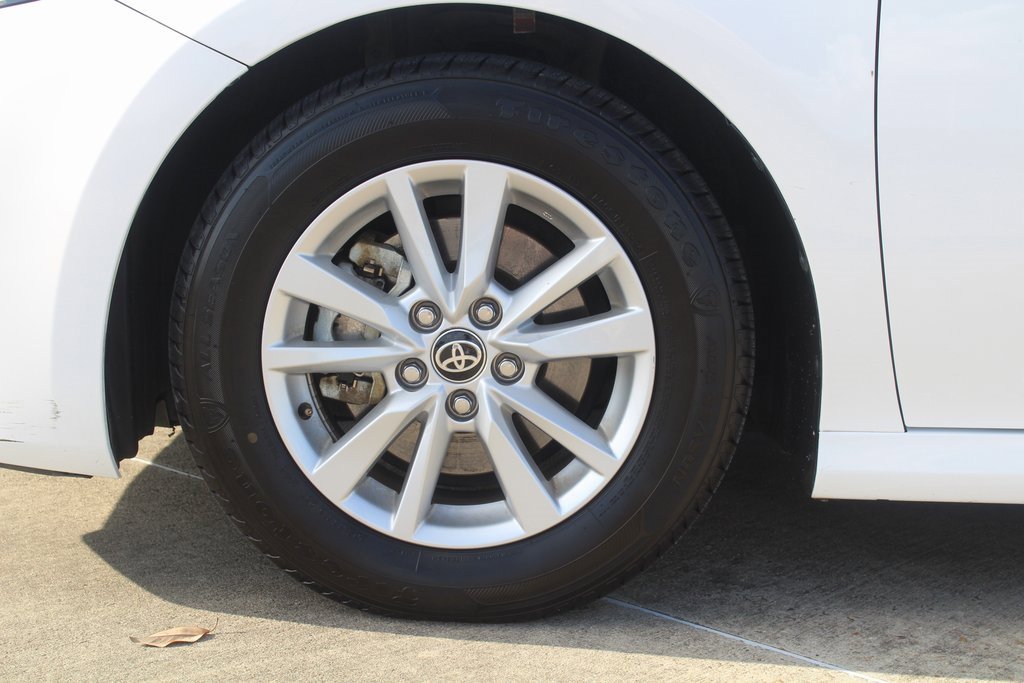 2025 Toyota Camry LE photo 2