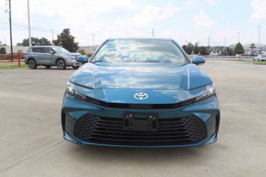 2025 Toyota Camry LE photo 3