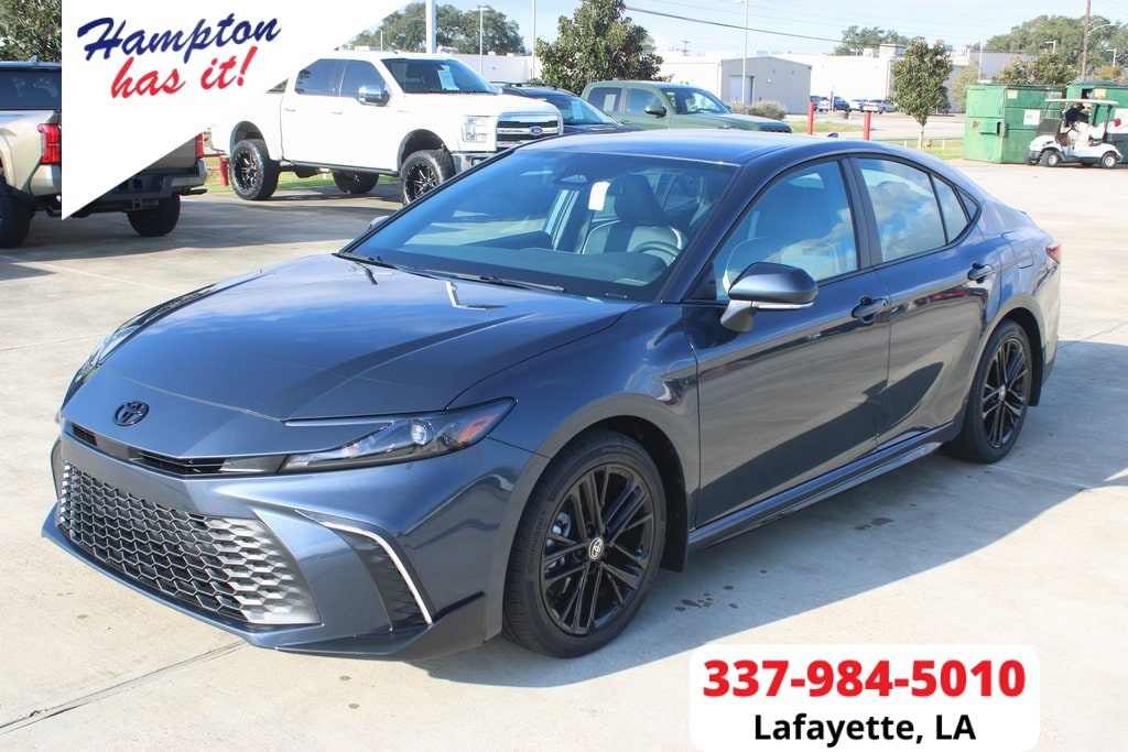 2026 Toyota Camry SE's photo