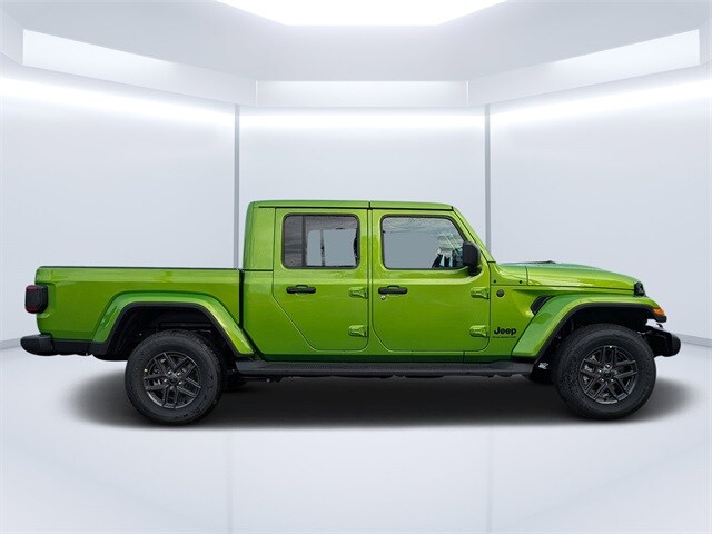 2025 Jeep Gladiator Sport S photo 2