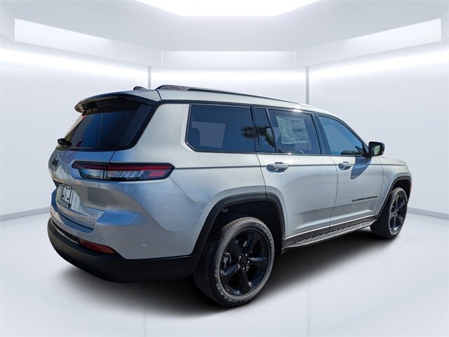 2025 Jeep Grand Cherokee Altitude photo 2