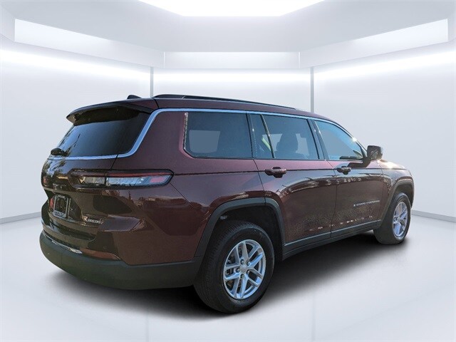 2025 Jeep Grand Cherokee Laredo photo 3