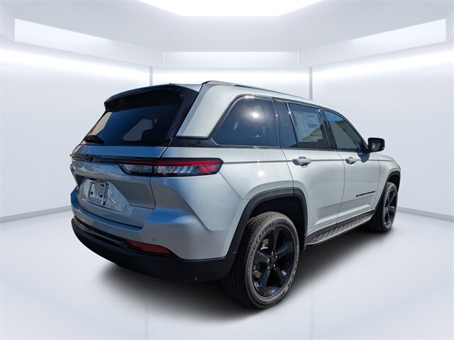 2025 Jeep Grand Cherokee Altitude photo 2