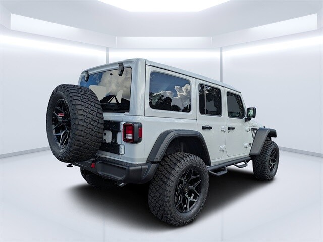 2025 Jeep Wrangler Willys photo 2