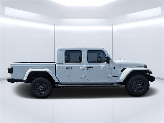 2025 Jeep Gladiator Sport S photo 2
