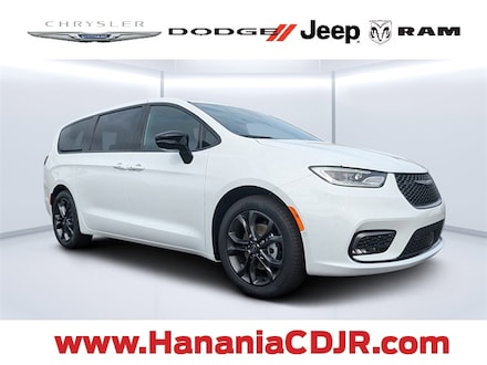 2026 Chrysler Pacifica SELECT Passenger Van