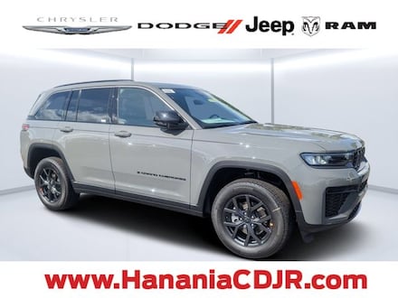 2027 Jeep Grand Cherokee 2 Row LAREDO 4X4 Sport Utility