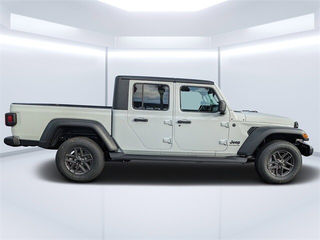 2025 Jeep Gladiator Sport S photo 2