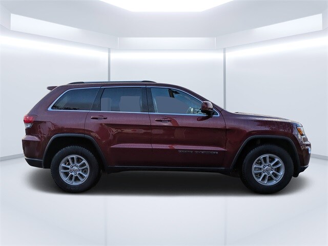 2020 Jeep Grand Cherokee Laredo photo 2
