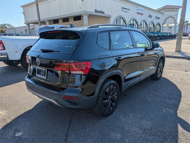 2022 Volkswagen Taos S photo 2