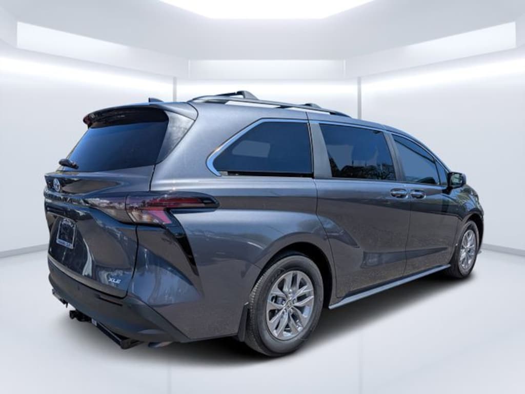 Used 2025 Toyota Sienna XLE 8 Passenger Van Passenger Van