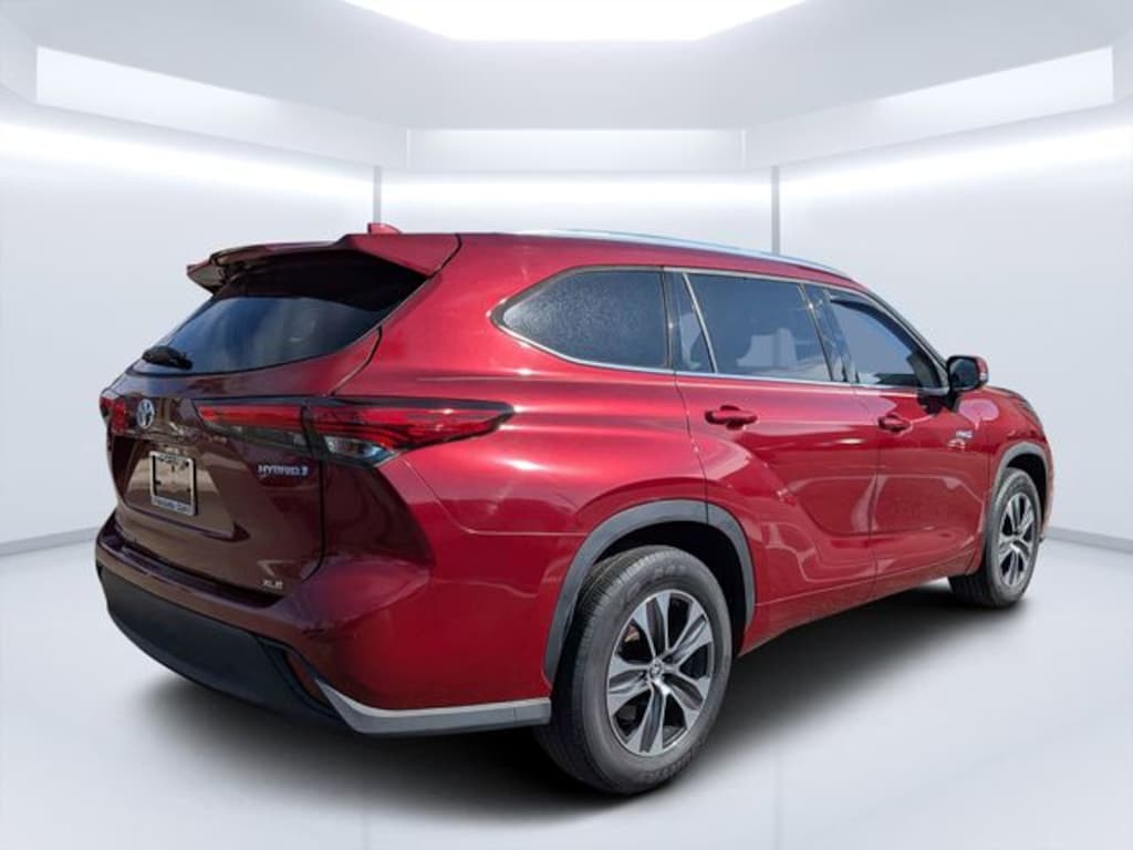 Used 2020 Toyota Highlander Hybrid XLE SUV