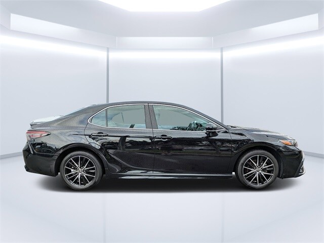 2024 Toyota Camry SE photo 2