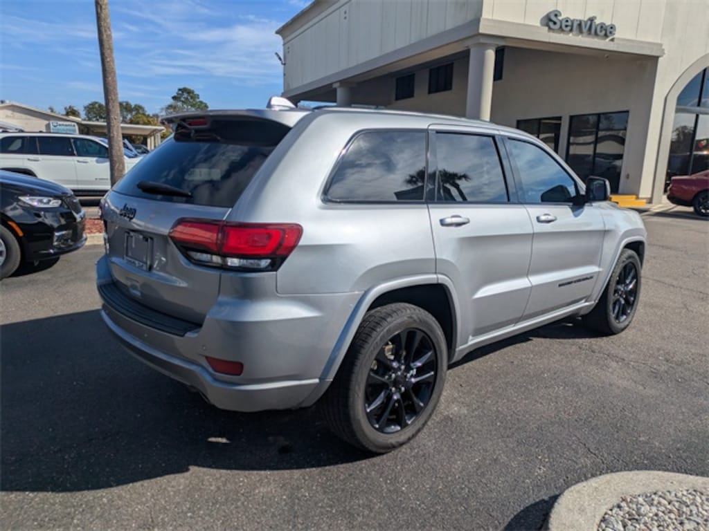 Used 2021 Jeep Grand Cherokee Laredo SUV