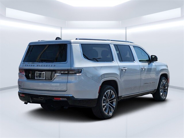 2025 Jeep Grand Wagoneer L III photo 3