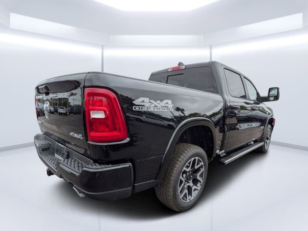 New 2026 Ram 1500 LARAMIE CREW CAB 4X4 5'7 BOX Pickup