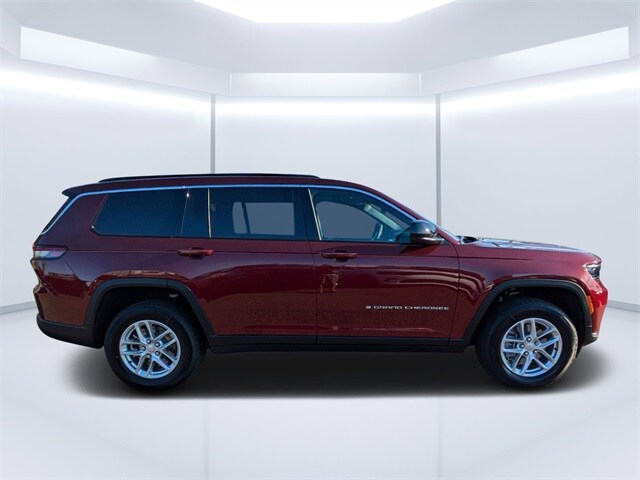 2025 Jeep Grand Cherokee Laredo photo 2