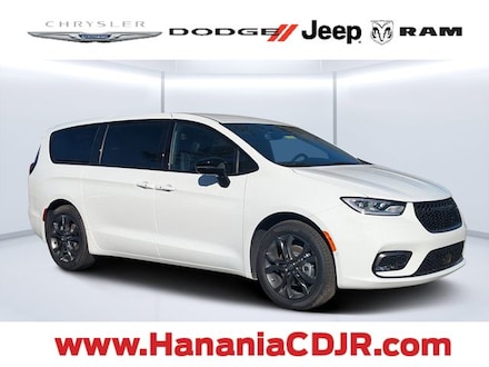 2026 Chrysler Pacifica SELECT Passenger Van