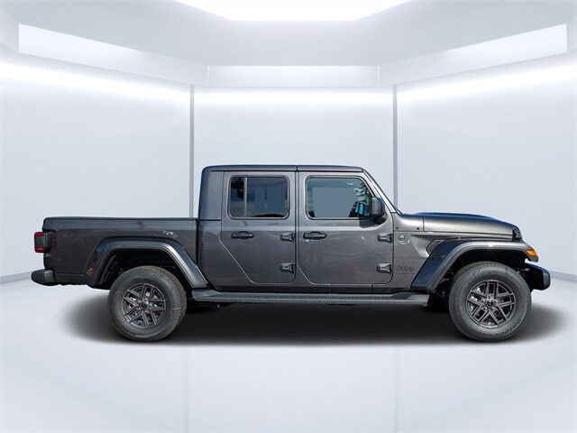 2025 Jeep Gladiator Sport S photo 2