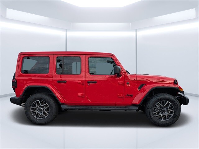 2025 Jeep Wrangler Sahara photo 2