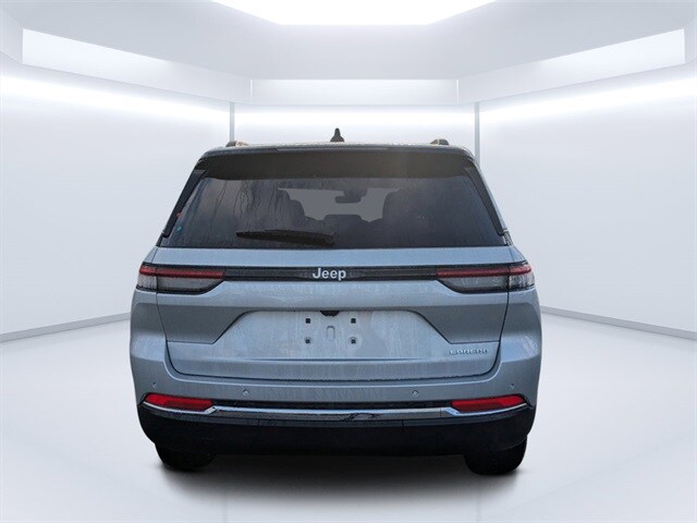 2025 Jeep Grand Cherokee Laredo photo 4