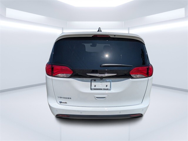 2025 Chrysler Voyager LX photo 3