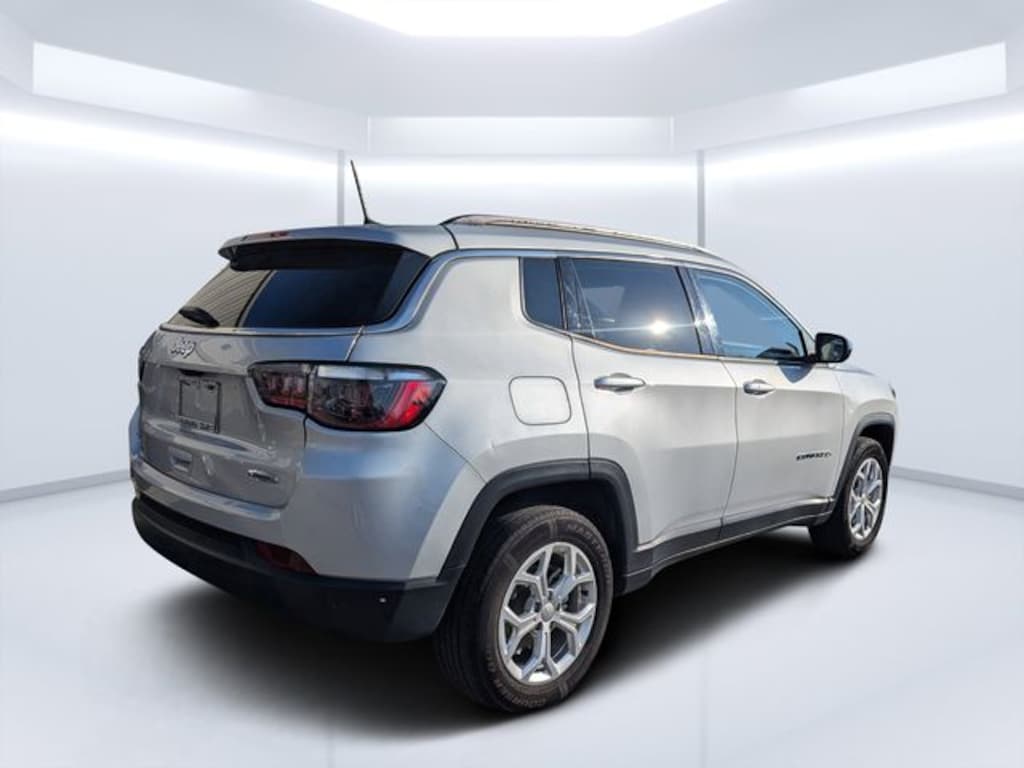 Used 2024 Jeep Compass Latitude SUV