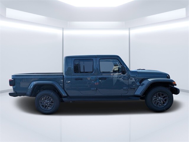 2025 Jeep Gladiator Sport S photo 2