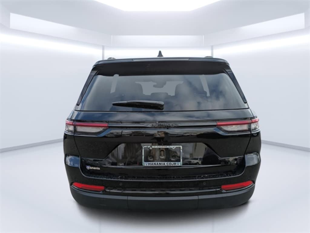 Used 2023 Jeep Grand Cherokee Laredo SUV