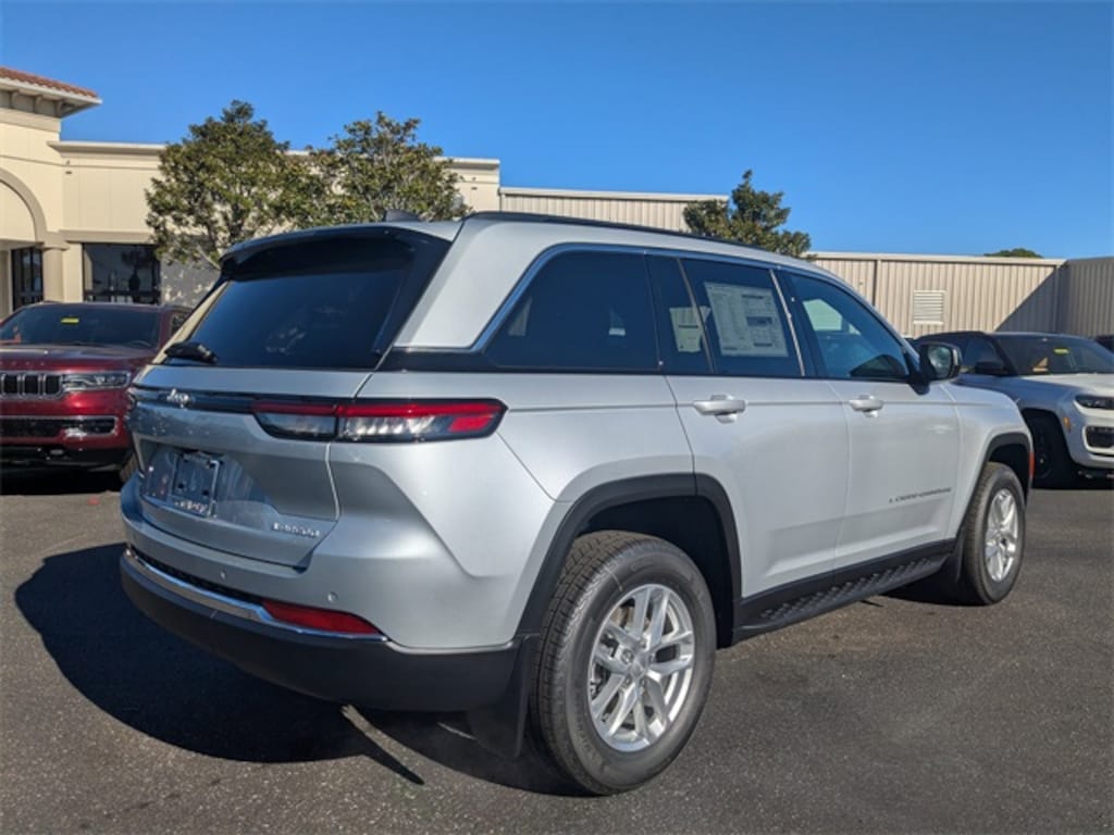 New 2025 Jeep Grand Cherokee LAREDO X 4X4 Sport Utility