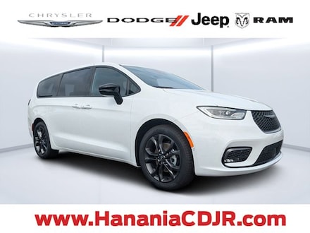 2026 Chrysler Pacifica SELECT Passenger Van