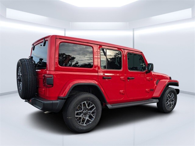 2025 Jeep Wrangler Sahara photo 3
