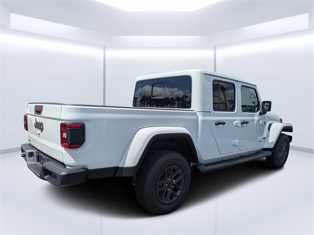 2025 Jeep Gladiator Sport S photo 3