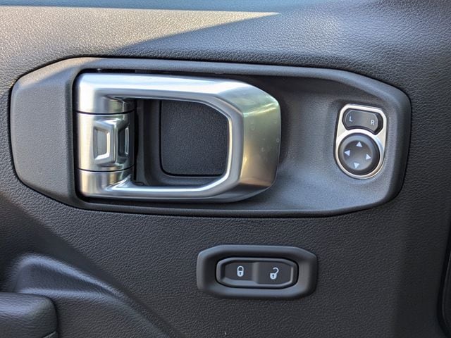 2026 Jeep Wrangler 4-Door Willys - Photo 21