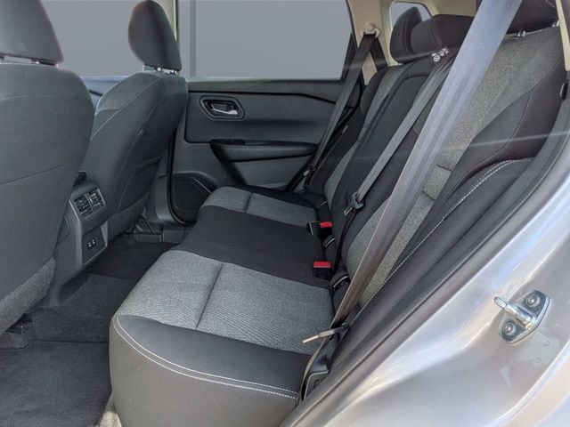 2024 Nissan Rogue SV - Photo 13