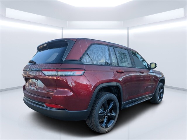 2025 Jeep Grand Cherokee Limited photo 2
