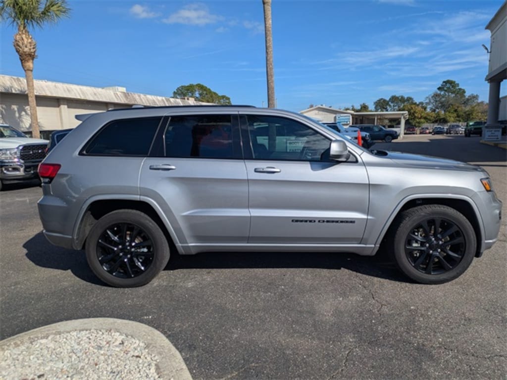 Used 2021 Jeep Grand Cherokee Laredo SUV