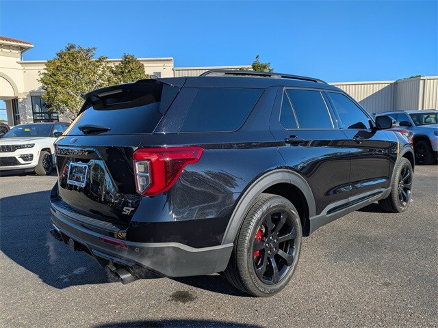 2023 Ford Explorer ST photo 4