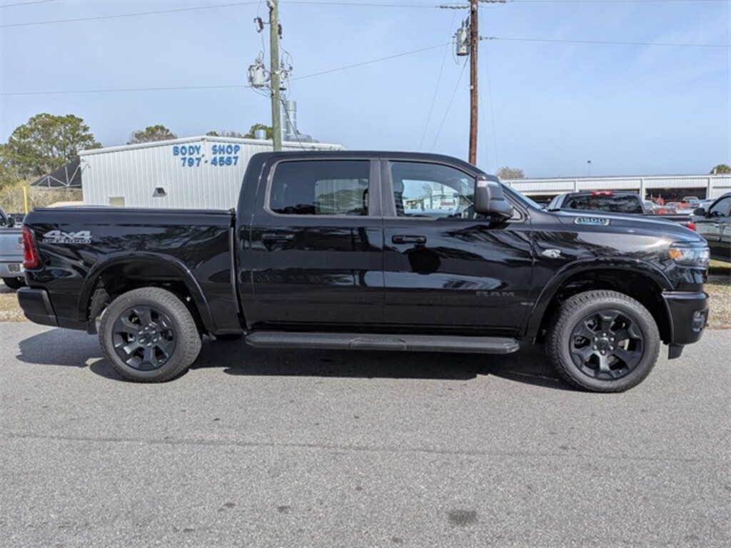 New 2026 Ram 1500 BIG HORN CREW CAB 4X4 5'7 BOX Pickup