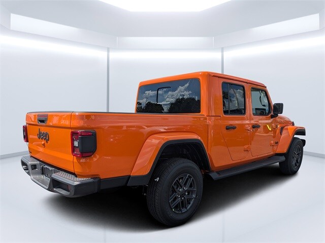 2025 Jeep Gladiator Sport S photo 2