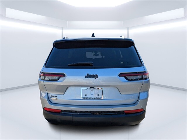 2025 Jeep Grand Cherokee Altitude photo 3